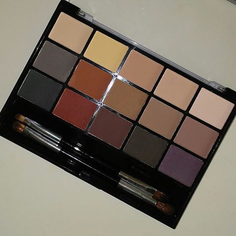 Hard Candy - Look Pro Matte Eyeshadow Palette For Sale