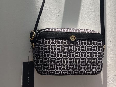 Tommy Hilfiger Yvette II - Bolso cruzado con monograma cuadrado jacquard For Sale